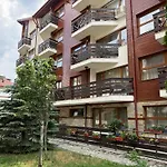 Cozy One Bedroom In Near Gondola With Wi Fi アパート バンスコ