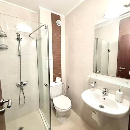 Cozy One Bedroom In Near Gondola With Wi Fi アパート バンスコ