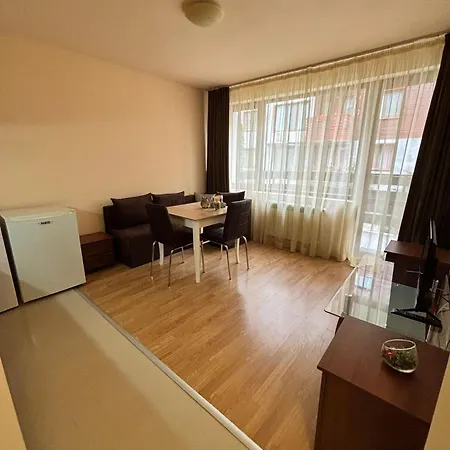 Cozy One Bedroom In Near Gondola With Wi Fi Διαμέρισμα