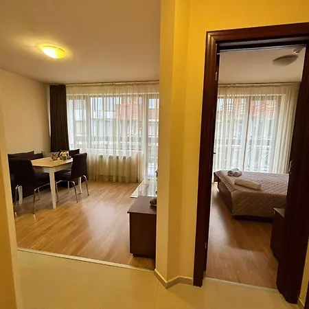 Cozy One Bedroom In Near Gondola With Wi Fi Διαμέρισμα