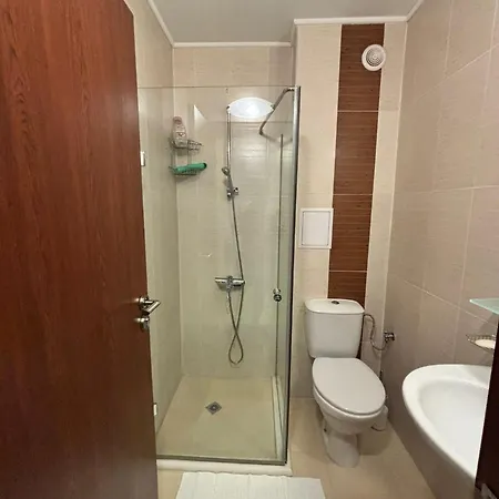 Cozy One Bedroom In Near Gondola With Wi Fi Διαμέρισμα *